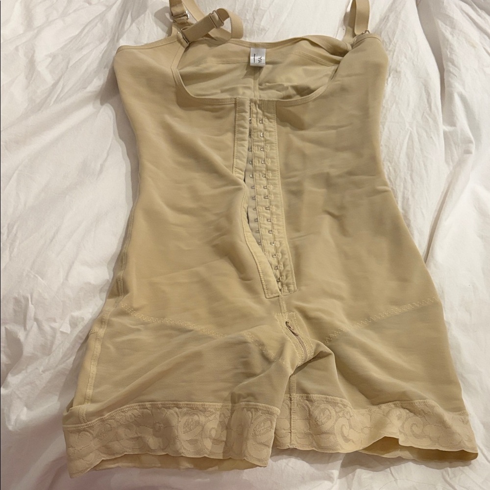 Elegant Women's Beige Shapewear Bodysuit